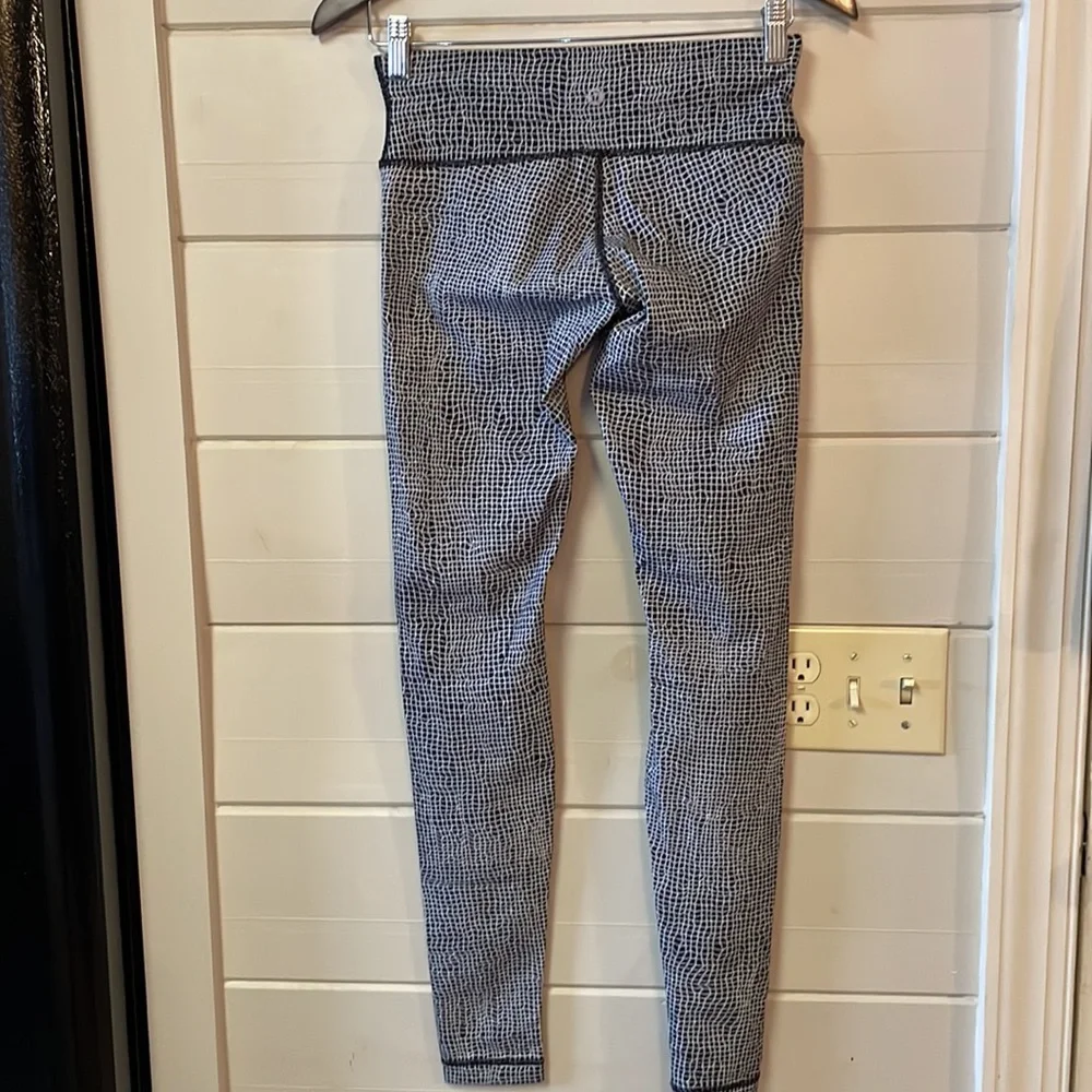 Lululemon Wunder Under Net Black White Leggings Size 6.